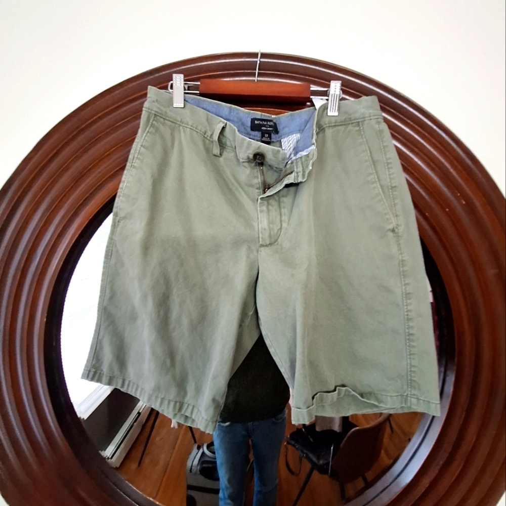 Green Banana Republic Aidan Shorts Size 32. EUC